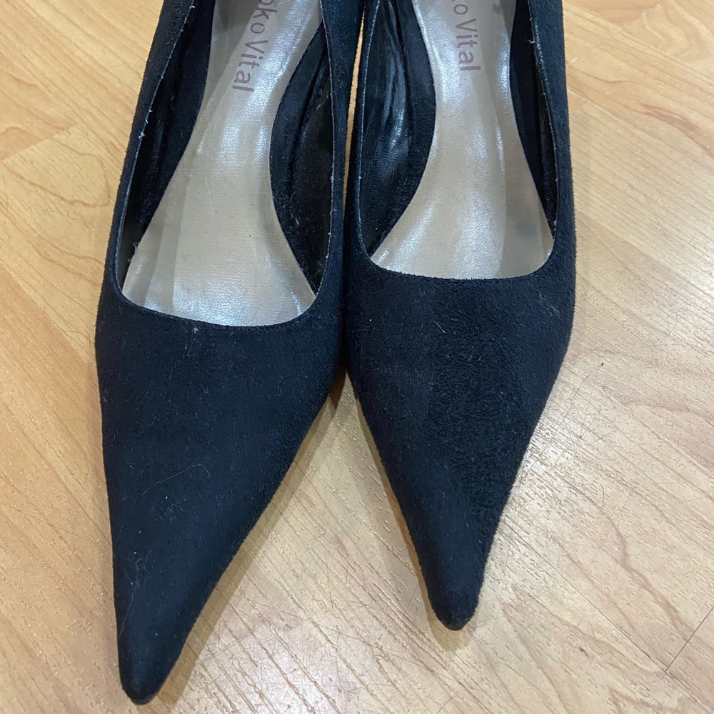 European Voko Vital size 8 velvet stilettos
